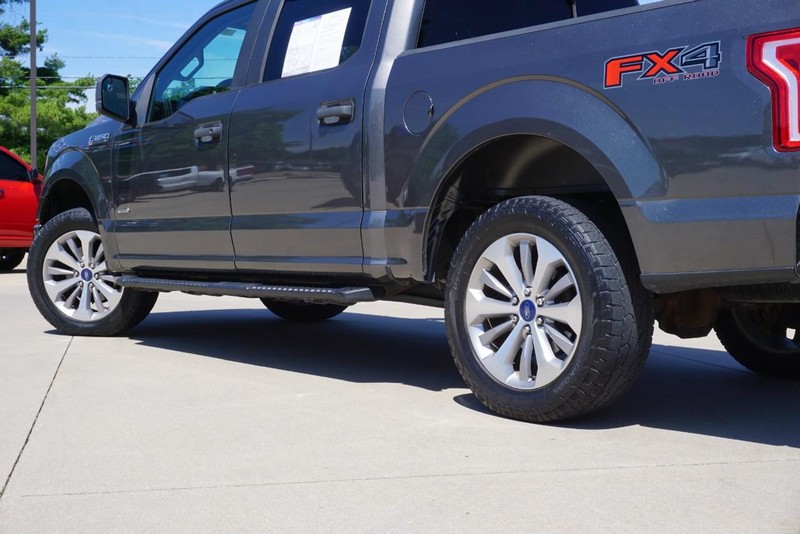 Ford F-150 Vehicle Full-screen Gallery Image 15