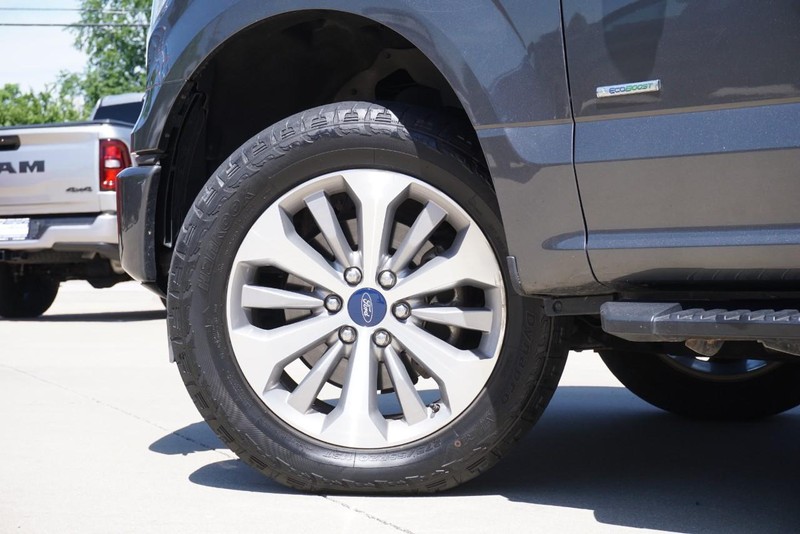Ford F-150 Vehicle Full-screen Gallery Image 16