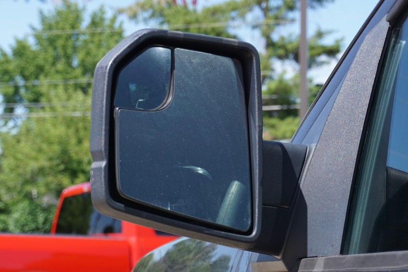 Ford F-150 Vehicle Full-screen Gallery Image 18