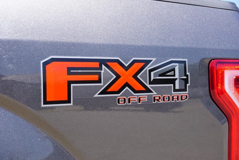 Ford F-150 Vehicle Full-screen Gallery Image 20