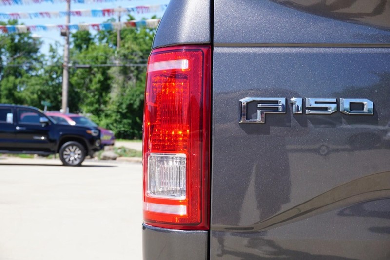 Ford F-150 Vehicle Full-screen Gallery Image 21