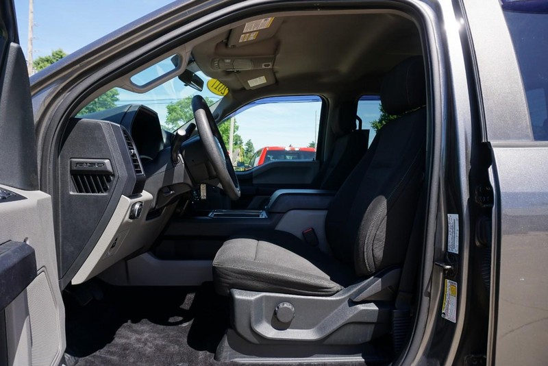 Ford F-150 Vehicle Full-screen Gallery Image 25