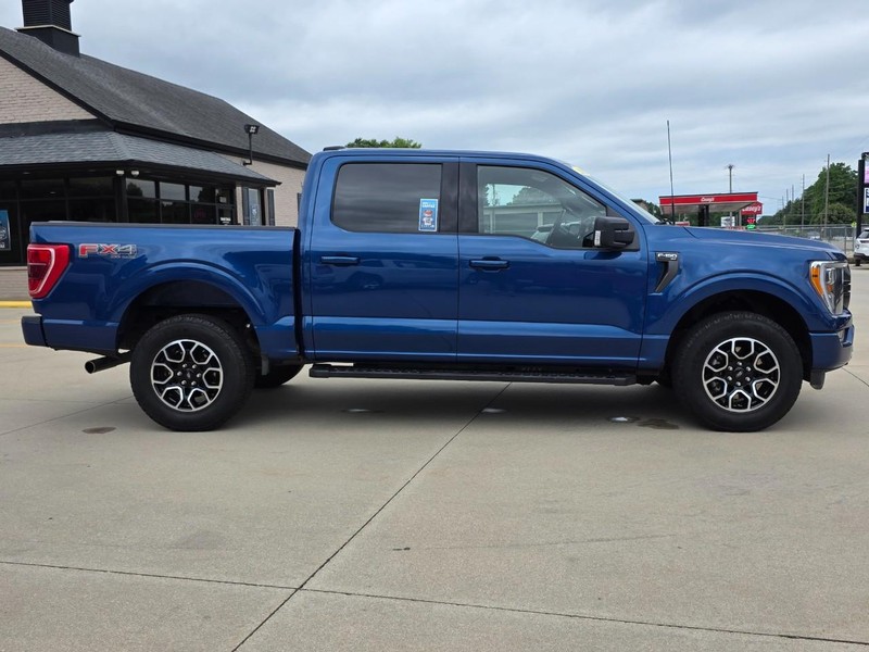 Ford F-150 Vehicle Full-screen Gallery Image 02