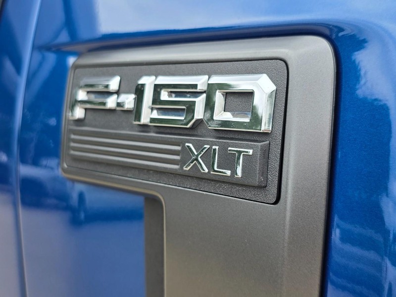 Ford F-150 Vehicle Full-screen Gallery Image 12