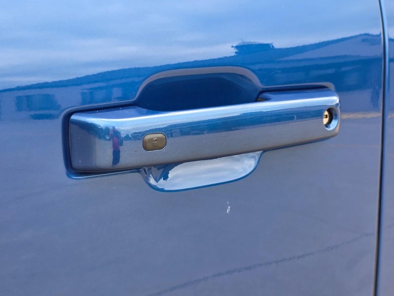 Ford F-150 Vehicle Full-screen Gallery Image 14