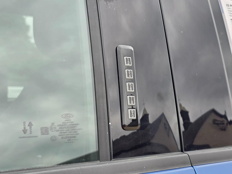 Ford F-150 Vehicle Full-screen Gallery Image 15