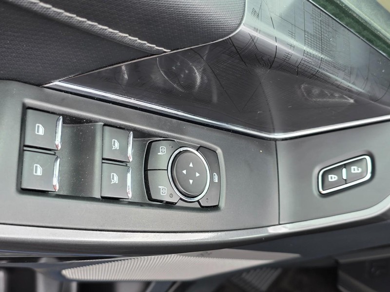 Ford F-150 Vehicle Full-screen Gallery Image 31