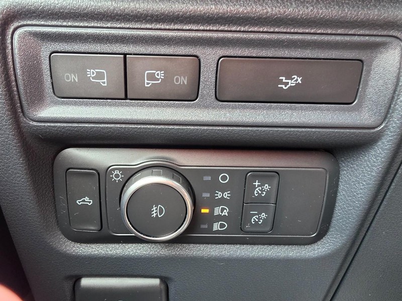 Ford F-150 Vehicle Full-screen Gallery Image 40