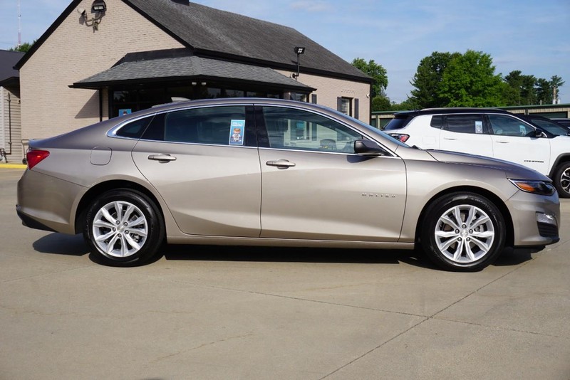 Chevrolet Malibu Vehicle Full-screen Gallery Image 02