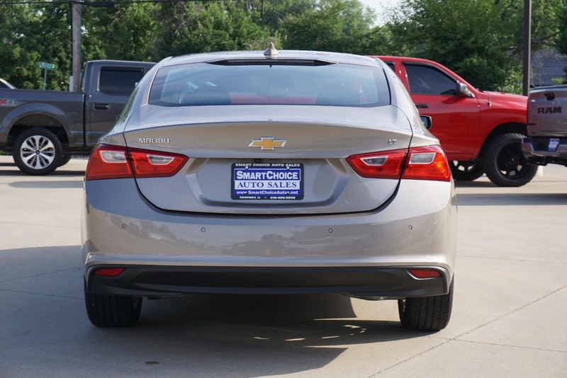 Chevrolet Malibu Vehicle Full-screen Gallery Image 04