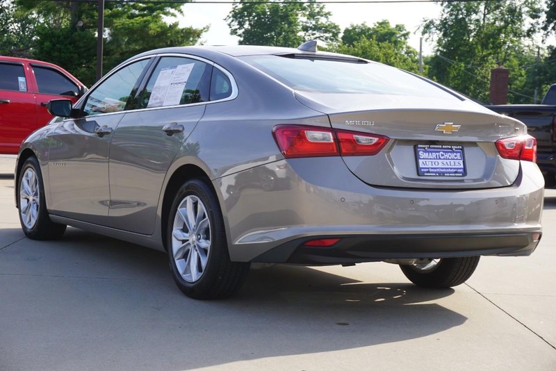 Chevrolet Malibu Vehicle Full-screen Gallery Image 05