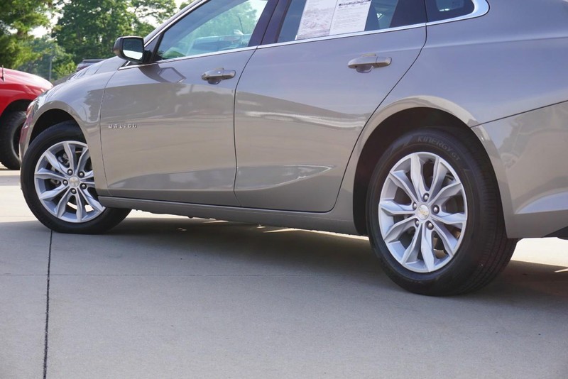 Chevrolet Malibu Vehicle Full-screen Gallery Image 13