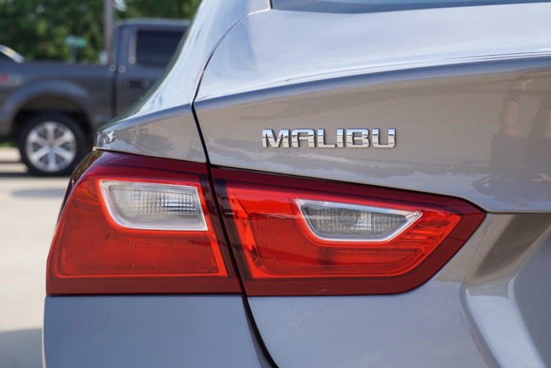 Chevrolet Malibu Vehicle Full-screen Gallery Image 16