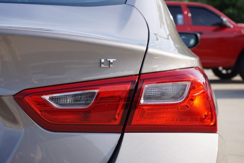 Chevrolet Malibu Vehicle Full-screen Gallery Image 17