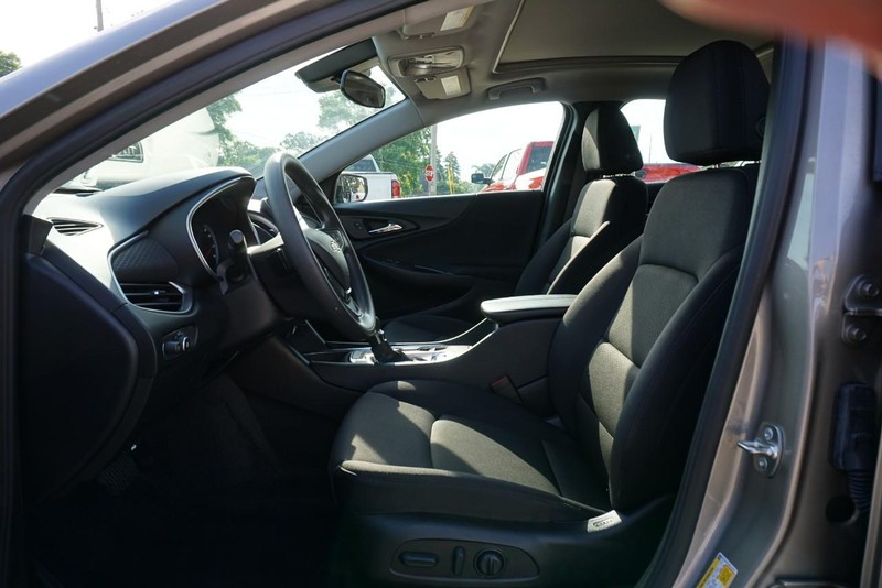 Chevrolet Malibu Vehicle Full-screen Gallery Image 19
