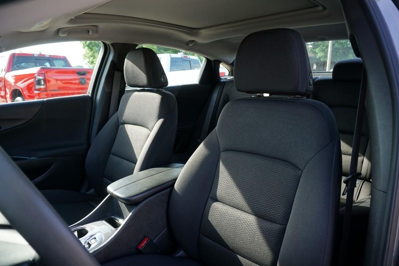 Chevrolet Malibu Vehicle Full-screen Gallery Image 21