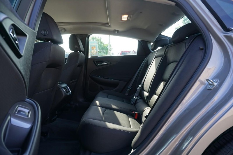 Chevrolet Malibu Vehicle Full-screen Gallery Image 22