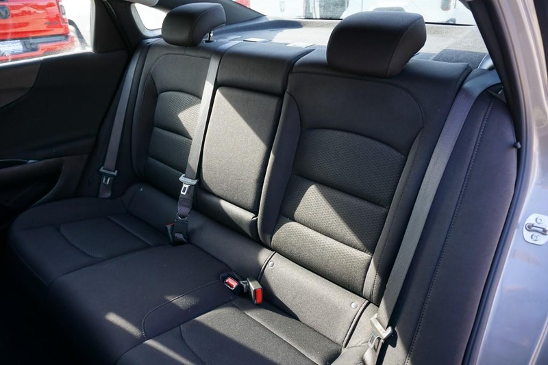 Chevrolet Malibu Vehicle Full-screen Gallery Image 23