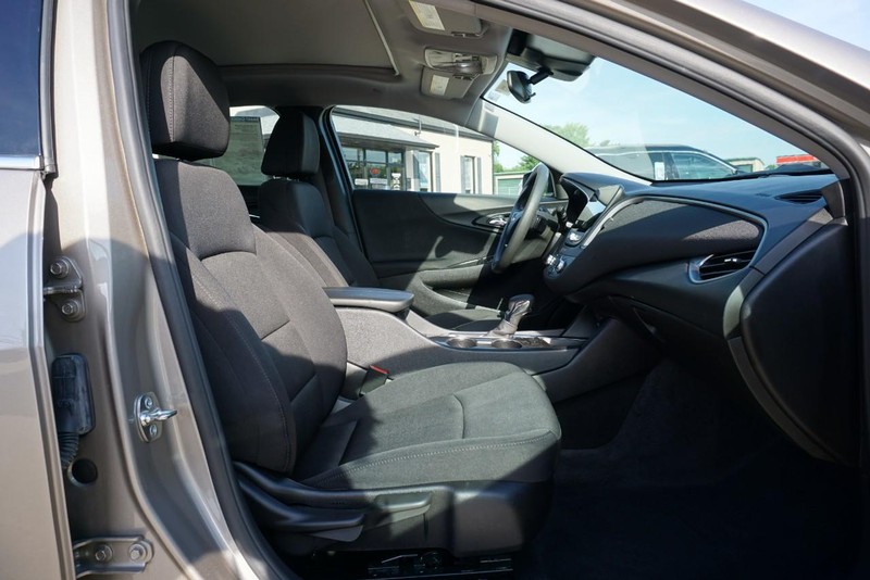 Chevrolet Malibu Vehicle Full-screen Gallery Image 26