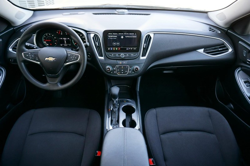 Chevrolet Malibu Vehicle Full-screen Gallery Image 28
