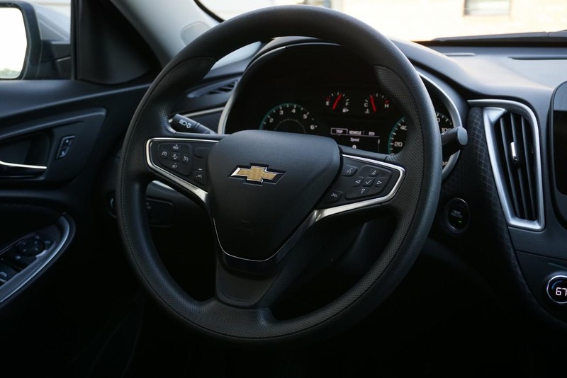 Chevrolet Malibu Vehicle Full-screen Gallery Image 29