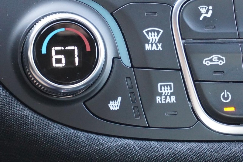 Chevrolet Malibu Vehicle Full-screen Gallery Image 40