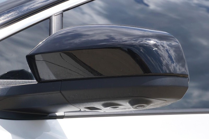 Toyota bZ4X Vehicle Full-screen Gallery Image 12