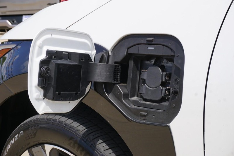 Toyota bZ4X Vehicle Full-screen Gallery Image 16