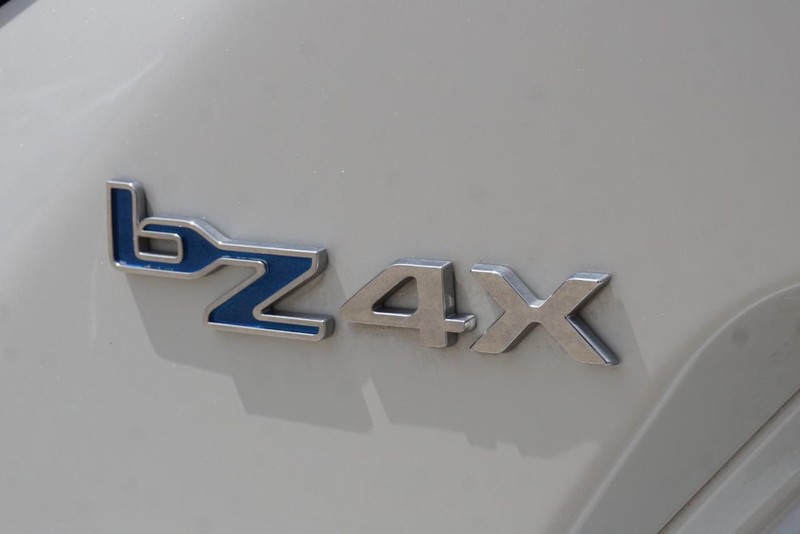 Toyota bZ4X Vehicle Full-screen Gallery Image 19