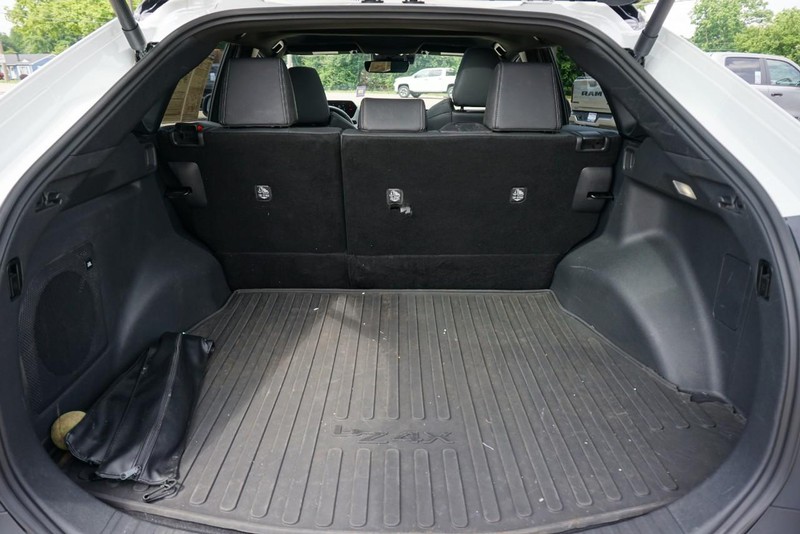 Toyota bZ4X Vehicle Full-screen Gallery Image 23