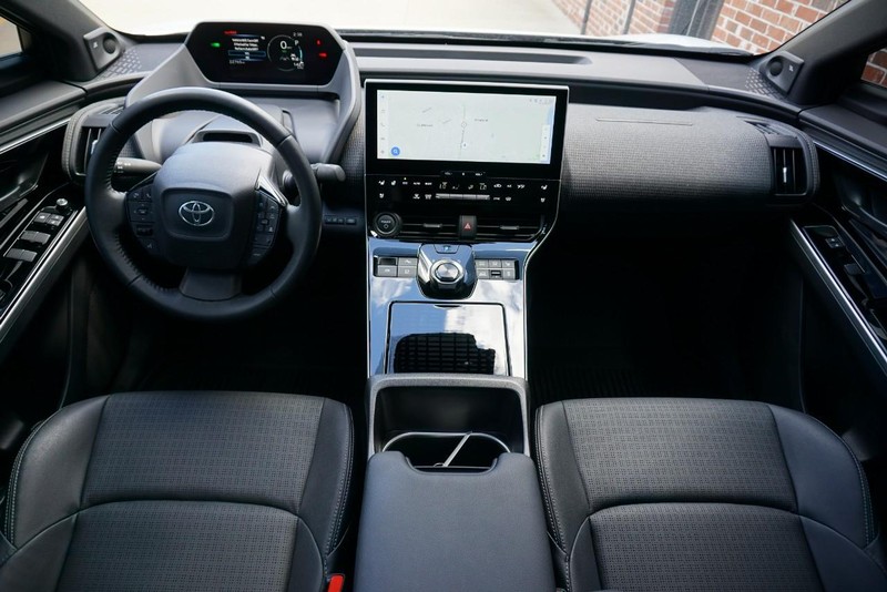 Toyota bZ4X Vehicle Full-screen Gallery Image 33