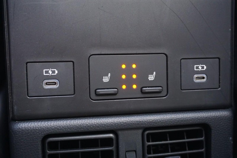 Toyota bZ4X Vehicle Full-screen Gallery Image 37