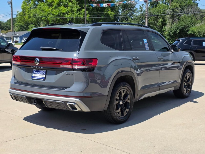 Volkswagen Atlas Vehicle Full-screen Gallery Image 03