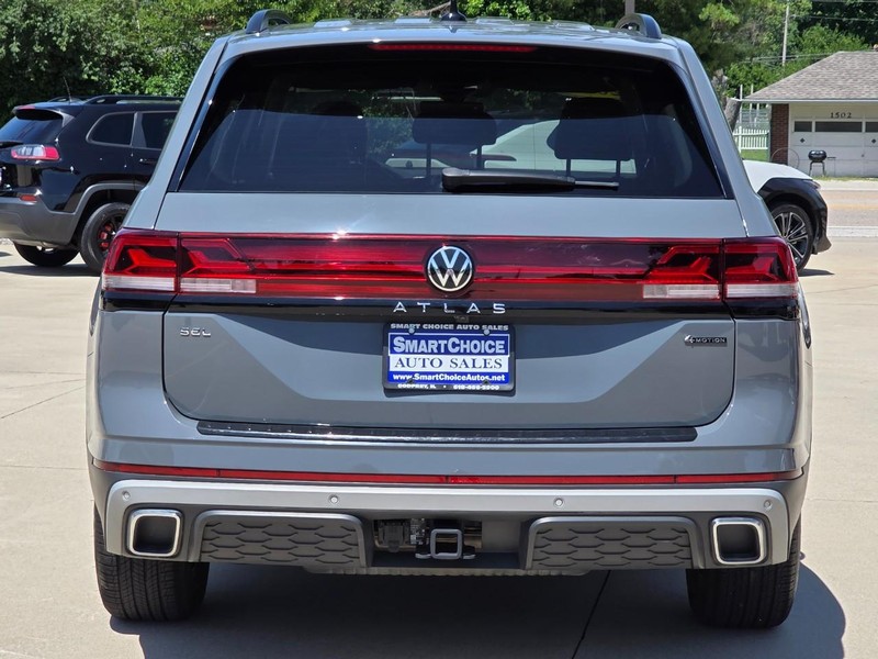 Volkswagen Atlas Vehicle Full-screen Gallery Image 04