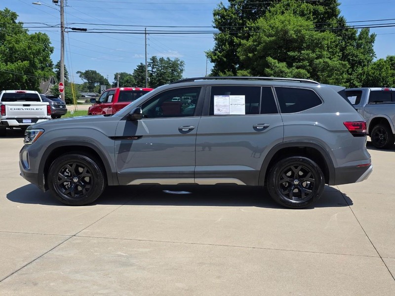 Volkswagen Atlas Vehicle Full-screen Gallery Image 05