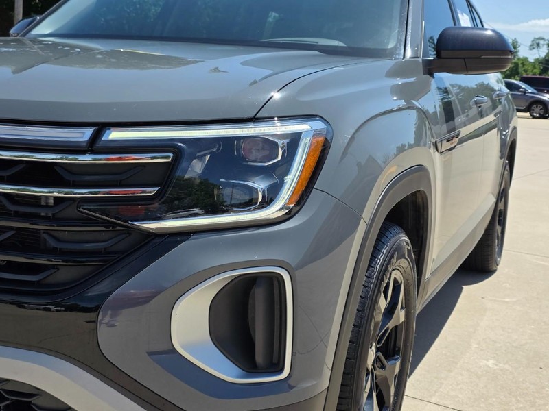 Volkswagen Atlas Vehicle Full-screen Gallery Image 10
