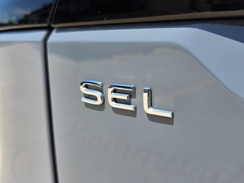 Volkswagen Atlas Vehicle Full-screen Gallery Image 12