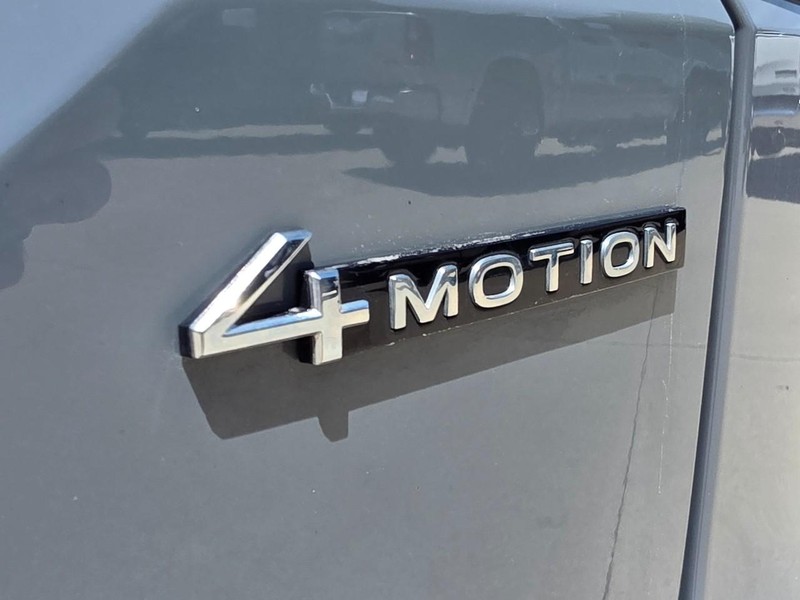 Volkswagen Atlas Vehicle Full-screen Gallery Image 13