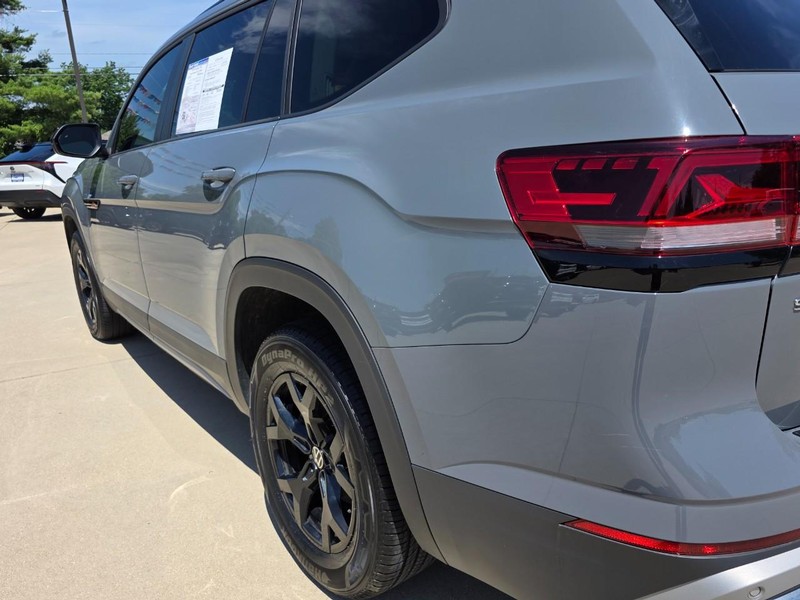 Volkswagen Atlas Vehicle Full-screen Gallery Image 14
