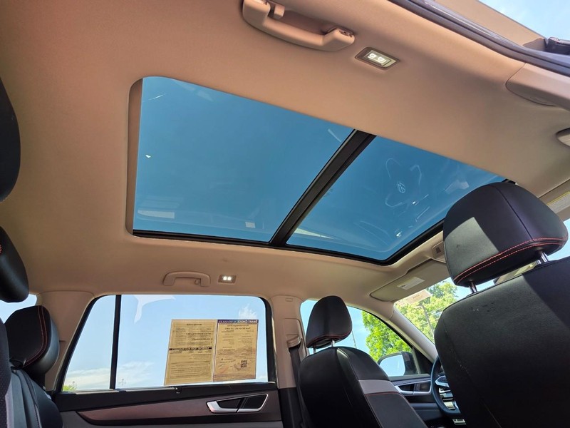 Volkswagen Atlas Vehicle Full-screen Gallery Image 19