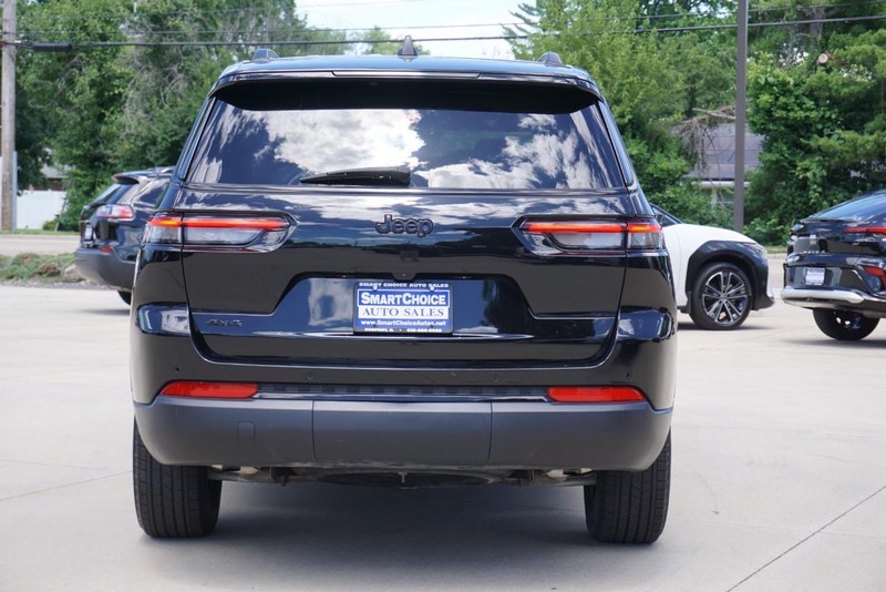 Jeep Grand Cherokee L Vehicle Full-screen Gallery Image 04
