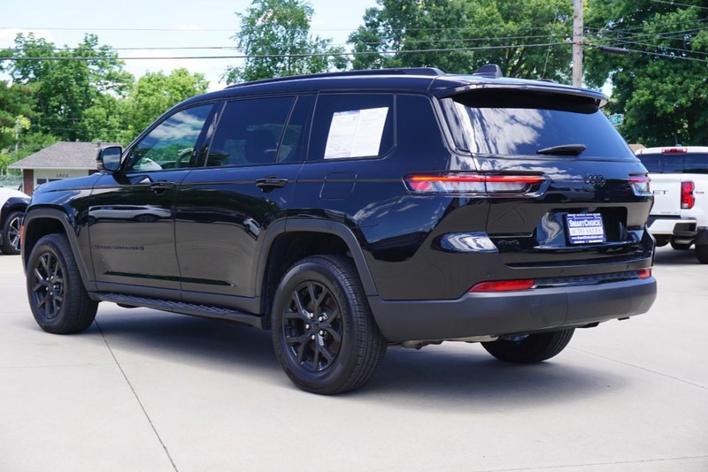 Jeep Grand Cherokee L Vehicle Full-screen Gallery Image 05
