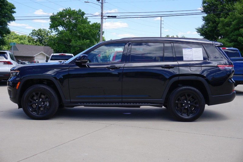 Jeep Grand Cherokee L Vehicle Full-screen Gallery Image 06