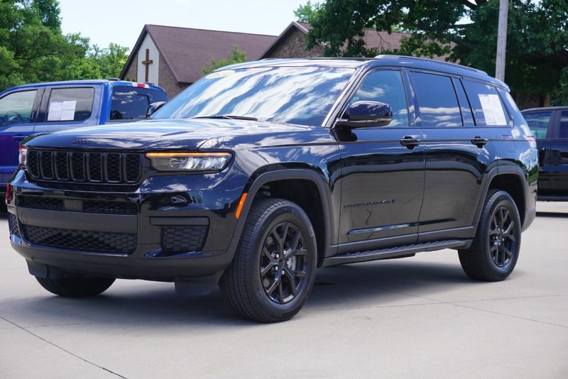 Jeep Grand Cherokee L Vehicle Full-screen Gallery Image 07