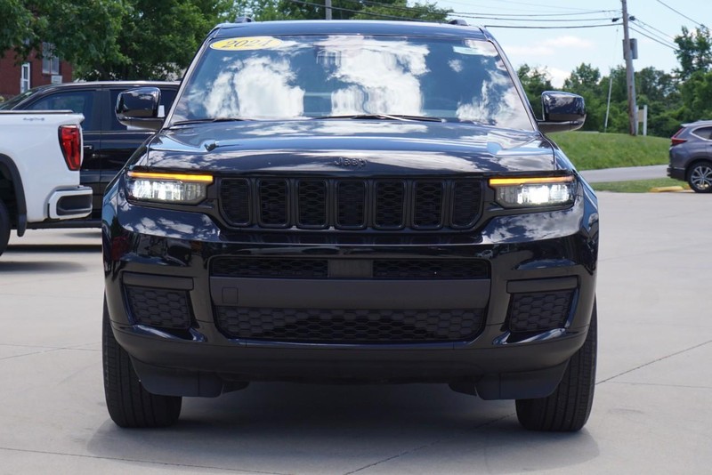Jeep Grand Cherokee L Vehicle Full-screen Gallery Image 08