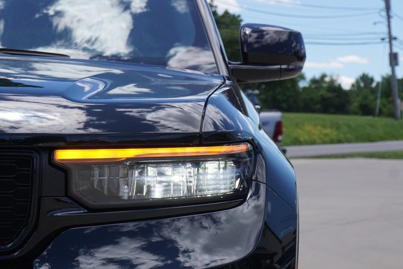 Jeep Grand Cherokee L Vehicle Full-screen Gallery Image 10