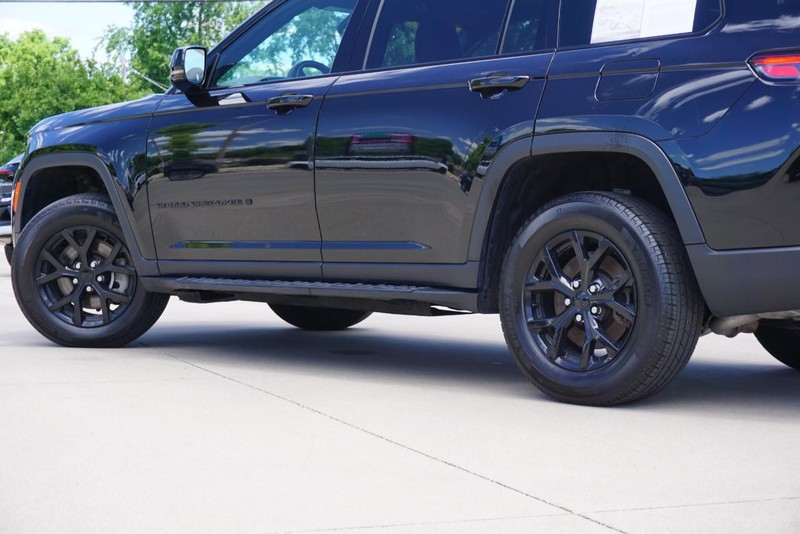 Jeep Grand Cherokee L Vehicle Full-screen Gallery Image 14