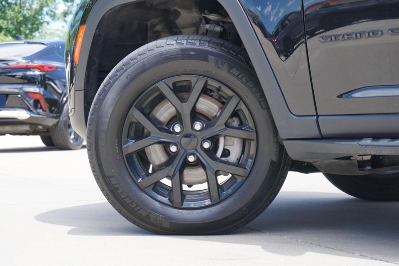 Jeep Grand Cherokee L Vehicle Full-screen Gallery Image 15