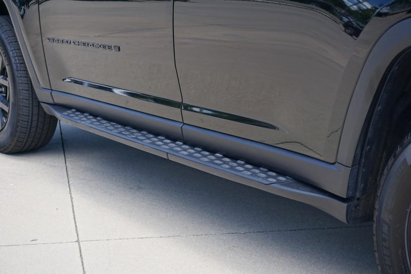 Jeep Grand Cherokee L Vehicle Full-screen Gallery Image 16