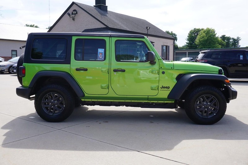 Jeep Wrangler Vehicle Full-screen Gallery Image 02